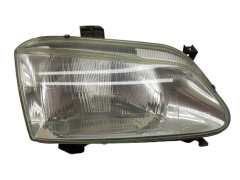 Фара Правильно 260101792R Megane Scenic Renault Valeo 4868