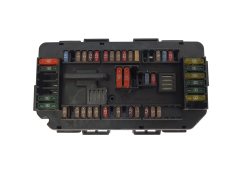 Блок запобіжників 6114 V7 9337879 01 19451.000.001 BMW 19145