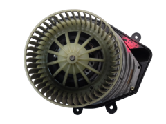 Вентилятор VW Passat Audi A4 8D1820021 740221233F 1084