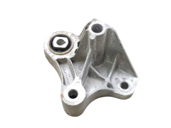 Монтажний кронштейн Ford Focus CV61-6P093-ZE FoMoCo