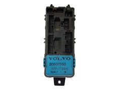 Блок запобіжників Volvo 30807016 30807050