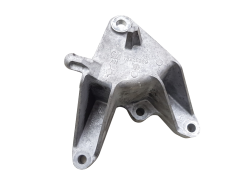 Монтажний кронштейн Opel 13228289 GM