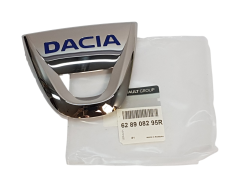 Емблема Інтерфейс Dacia Logan Sandero 628908295R Новий оригінал